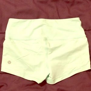 Lululemon 2 XS mint green shorts